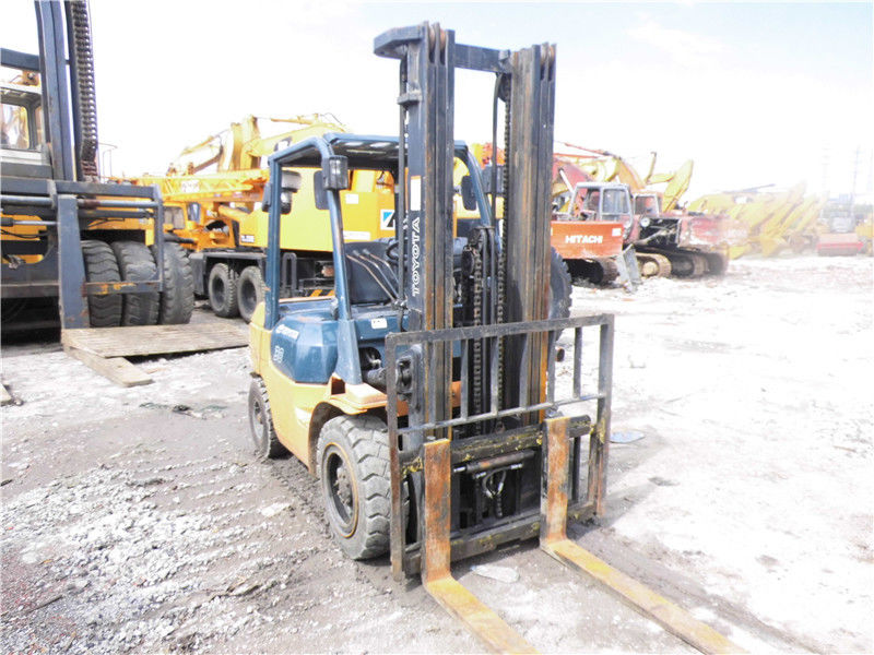 Original Color Second Hand Forklifts , Used Toyota 3 Ton Forklift 5m Mast