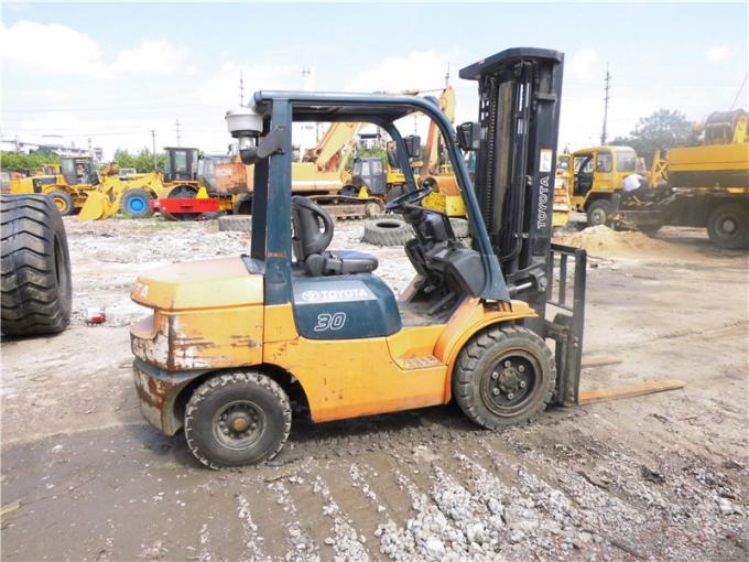 Original Color Second Hand Forklifts , Used Toyota 3 Ton Forklift 5m Mast